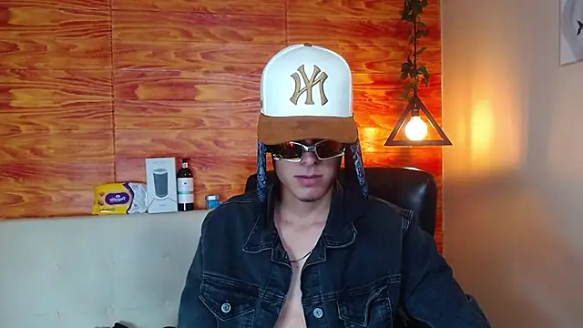 Snapshot of Bastiaan_28 chatting on 02.14.25 Bastiaan 28 online show from 02.14.25