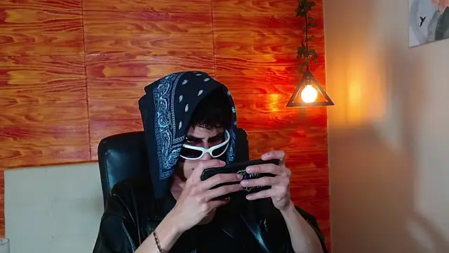 Snapshot of Bastiaan_28 chatting on 02.17.25 Bastiaan 28 online show from 02.17.25