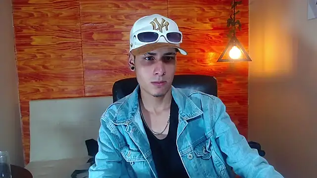 Snapshot of Bastiaan_28 chatting on 02.19.25 Bastiaan 28 online show from 02.19.25