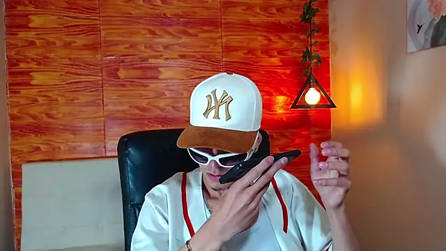 Snapshot of Bastiaan_28 chatting on 02.20.25 Bastiaan 28 online show from 02.20.25