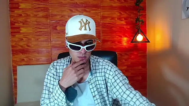 Snapshot of Bastiaan_28 chatting on 02.21.25 Bastiaan 28 online show from 02.21.25