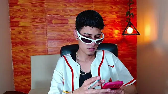 Snapshot of Bastiaan_28 chatting on 03.16.25 Bastiaan 28 online show from 03.16.25