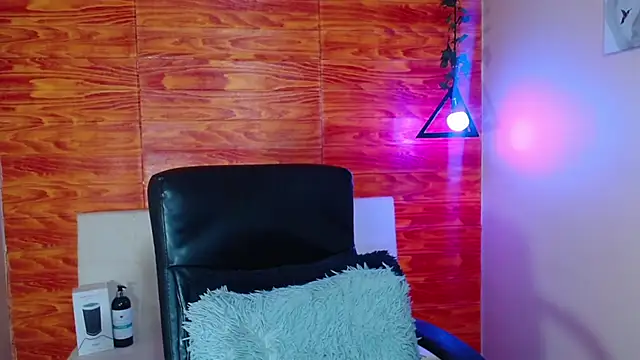 Snapshot of Bastiaan_28 chatting on 03.20.25 Bastiaan 28 online show from 03.20.25