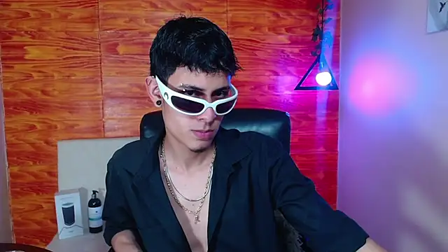 Snapshot of Bastiaan_28 chatting on 03.20.25 Bastiaan 28 online show from 03.20.25