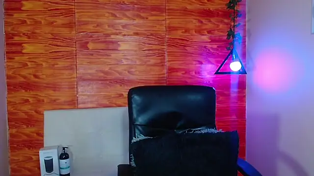 Snapshot of Bastiaan_28 chatting on 03.21.25 Bastiaan 28 online show from 03.21.25