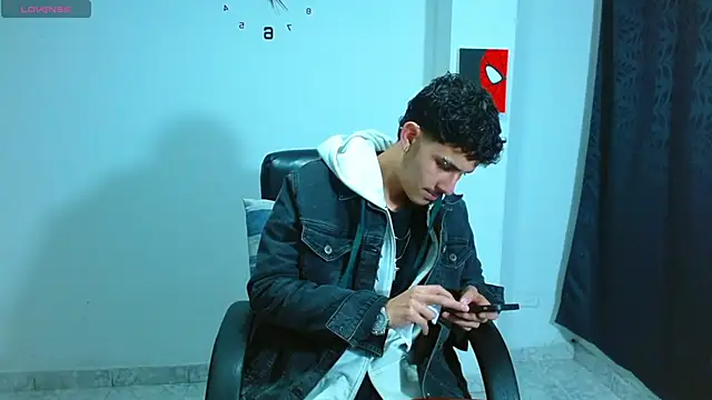 Snapshot of Bastiaan_28 chatting on 09.10.25 Bastiaan 28 online show from 09.10.25