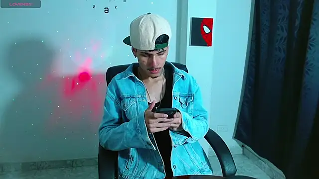 Snapshot of Bastiaan_28 chatting on 10.10.25 Bastiaan 28 online show from 10.10.25