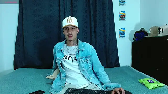 Snapshot of Bastiaan_28 chatting on 11.11.25 Bastiaan 28 online show from 11.11.25