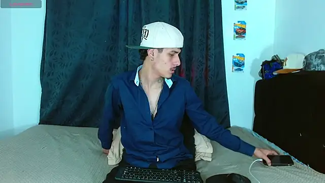 Snapshot of Bastiaan_28 chatting on 11.13.25 Bastiaan 28 online show from 11.13.25