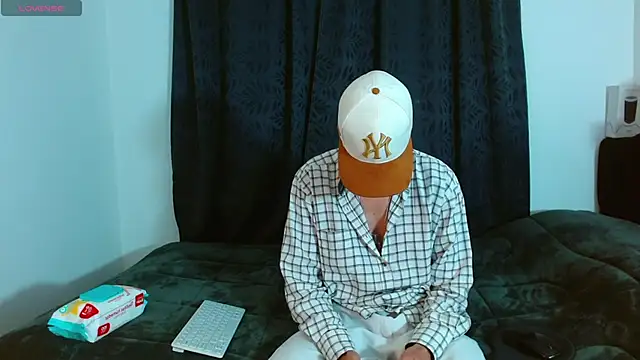 Snapshot of Bastiaan_28 chatting on 12.04.25 Bastiaan 28 online show from 12.04.25