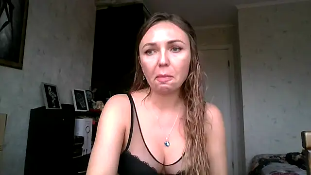 AngelinaLove28 online show from 10.29.25