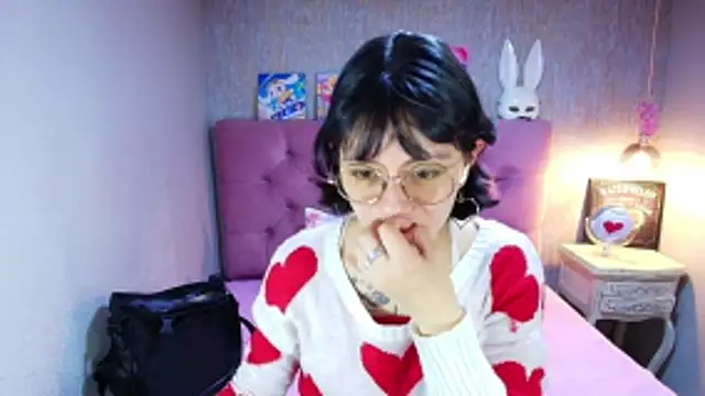 Snapshot of charlottemoonxz chatting on 04.24.26 charlottemoonxz online show from 04.24.26
