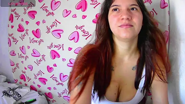 Snapshot of lynieh- chatting on 09.22.25 lynieh- online show from 09.22.25