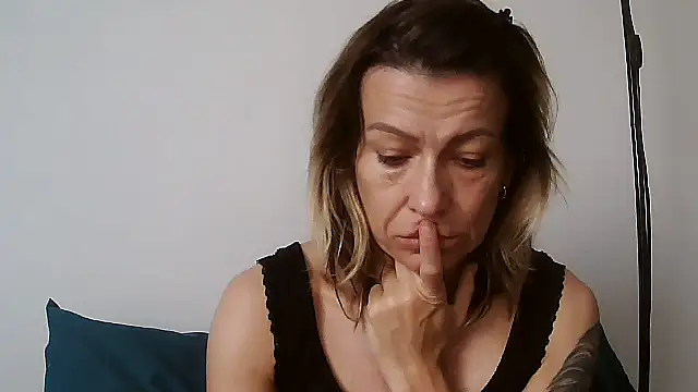 Snapshot of anechka1 chatting on 04.26.26 anechka1 online show from 04.26.26
