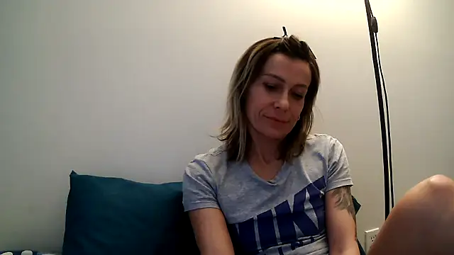 Snapshot of anechka1 chatting on 05.13.26 anechka1 online show from 05.13.26