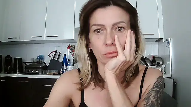 Snapshot of anechka1 chatting on 06.01.26 anechka1 online show from 06.01.26