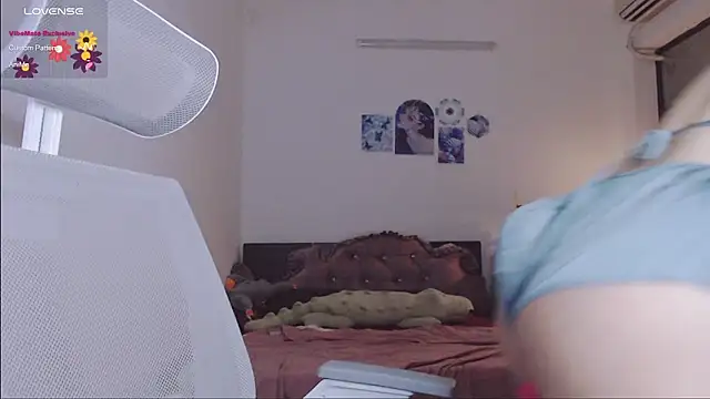 Snapshot of _OMO_ chatting on 10.04.25  OMO  online show from 10.04.25