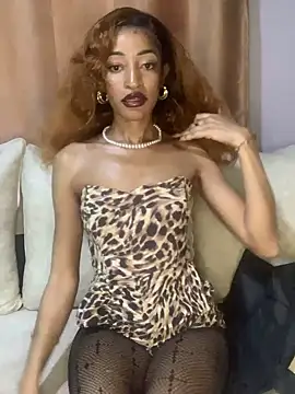 Snapshot of GoddessVee chatting on 12.29.24 GoddessVee online show from 12.29.24