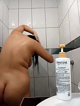 Snapshot of ladygmusic chatting on 02.10.26 ladygmusic online show from 02.10.26