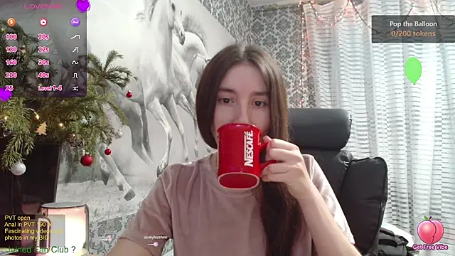 Snapshot of Wowpornoo chatting on 12.20.24 Wowpornoo online show from 12.20.24