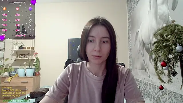 Snapshot of Wowpornoo chatting on 01.03.25 Wowpornoo online show from 01.03.25