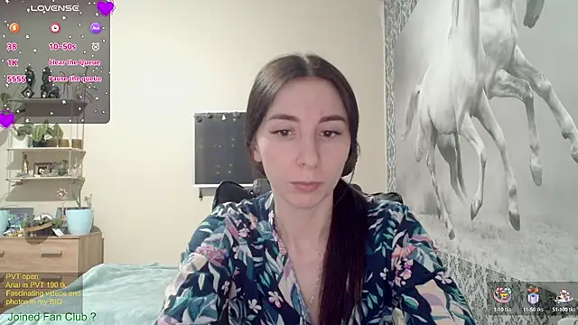 Snapshot of Wowpornoo chatting on 01.10.25 Wowpornoo online show from 01.10.25