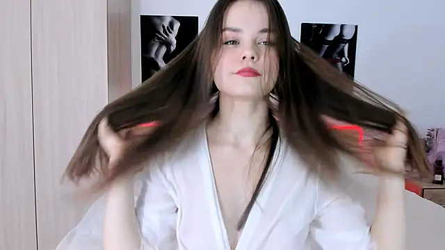 Snapshot of evelinal_ove chatting on 03.08.25 evelinal ove online show from 03.08.25