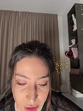 Snapshot of KimArts chatting on 02.11.26 KimArts online show from 02.11.26