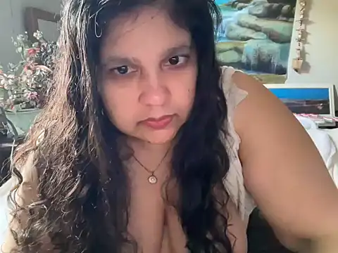 Snapshot of MelanieFawker chatting on 11.17.25 MelanieFawker online show from 11.17.25