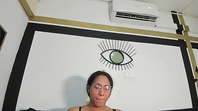 Snapshot of EmilyGomezLS chatting on 05.11.26 EmilyGomezLS online show from 05.11.26