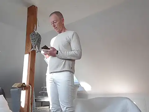 Snapshot of maxmueller321 chatting on 02.18.26 maxmueller321 online show from 02.18.26