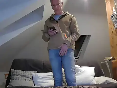 Snapshot of maxmueller321 chatting on 03.03.26 maxmueller321 online show from 03.03.26