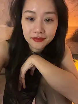 Snapshot of Eliza-E chatting on 12.18.25 Eliza-E online show from 12.18.25