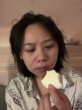 Snapshot of Eliza-E chatting on 02.06.26 Eliza-E online show from 02.06.26