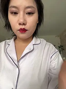 Snapshot of Eliza-E chatting on 05.17.26 Eliza-E online show from 05.17.26