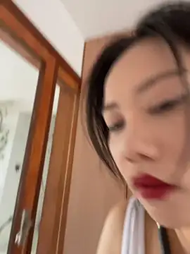 Snapshot of Eliza-E chatting on 05.31.26 Eliza-E online show from 05.31.26