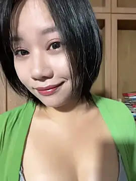 Snapshot of Eliza-E chatting on 06.26.26 Eliza-E online show from 06.26.26