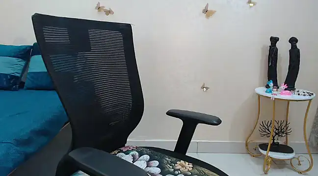 Inviting Aanya online show from 03.01.25