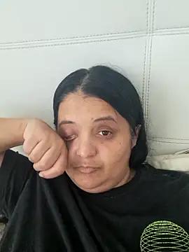 Snapshot of sarahhh1987 chatting on 03.29.26 sarahhh1987 online show from 03.29.26