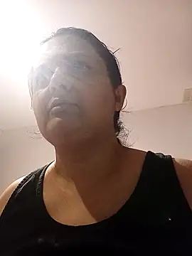 Snapshot of sarahhh1987 chatting on 04.13.26 sarahhh1987 online show from 04.13.26