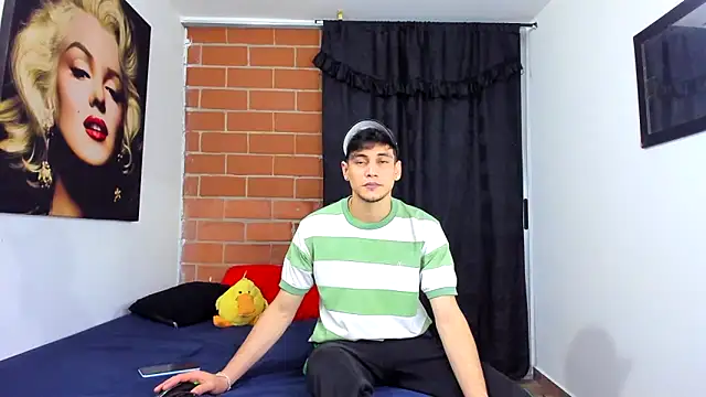 Snapshot of guy_master chatting on 01.22.25 guy master online show from 01.22.25