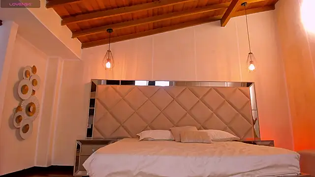 HannaConnor  online show from 02.19.26