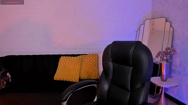 ViolettHansson online show from 11.29.25