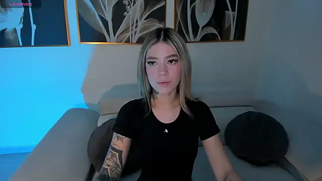 Snapshot of ViolettHansson chatting on 05.31.26 ViolettHansson online show from 05.31.26