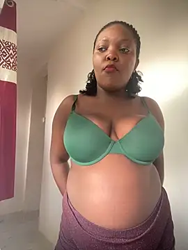 Snapshot of zonroe_the_big chatting on 12.06.24 zonroe the big online show from 12.06.24