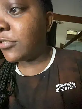 Snapshot of zonroe_the_big chatting on 02.17.25 zonroe the big online show from 02.17.25