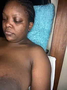 Snapshot of zonroe_the_big chatting on 02.18.25 zonroe the big online show from 02.18.25