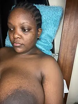 Snapshot of zonroe_the_big chatting on 02.22.25 zonroe the big online show from 02.22.25