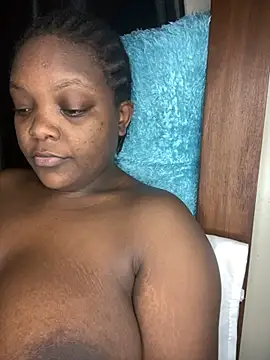 Snapshot of zonroe_the_big chatting on 02.24.25 zonroe the big online show from 02.24.25