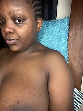 Snapshot of zonroe_the_big chatting on 03.01.25 zonroe the big online show from 03.01.25